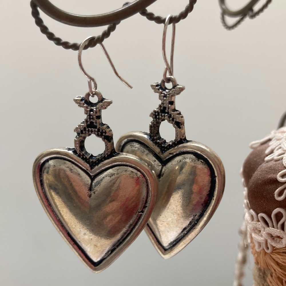 XO heart earrings